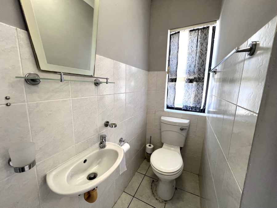 To Let 1 Bedroom Property for Rent in Parklands Western Cape